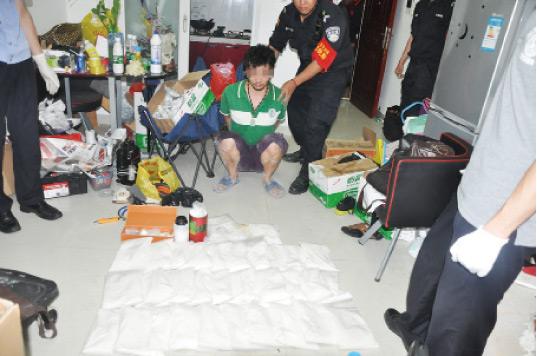 廚房水管破裂傳出刺鼻性氣味，原以為是鄰居家甲醛超標，沒想到是“絕命毒師”
