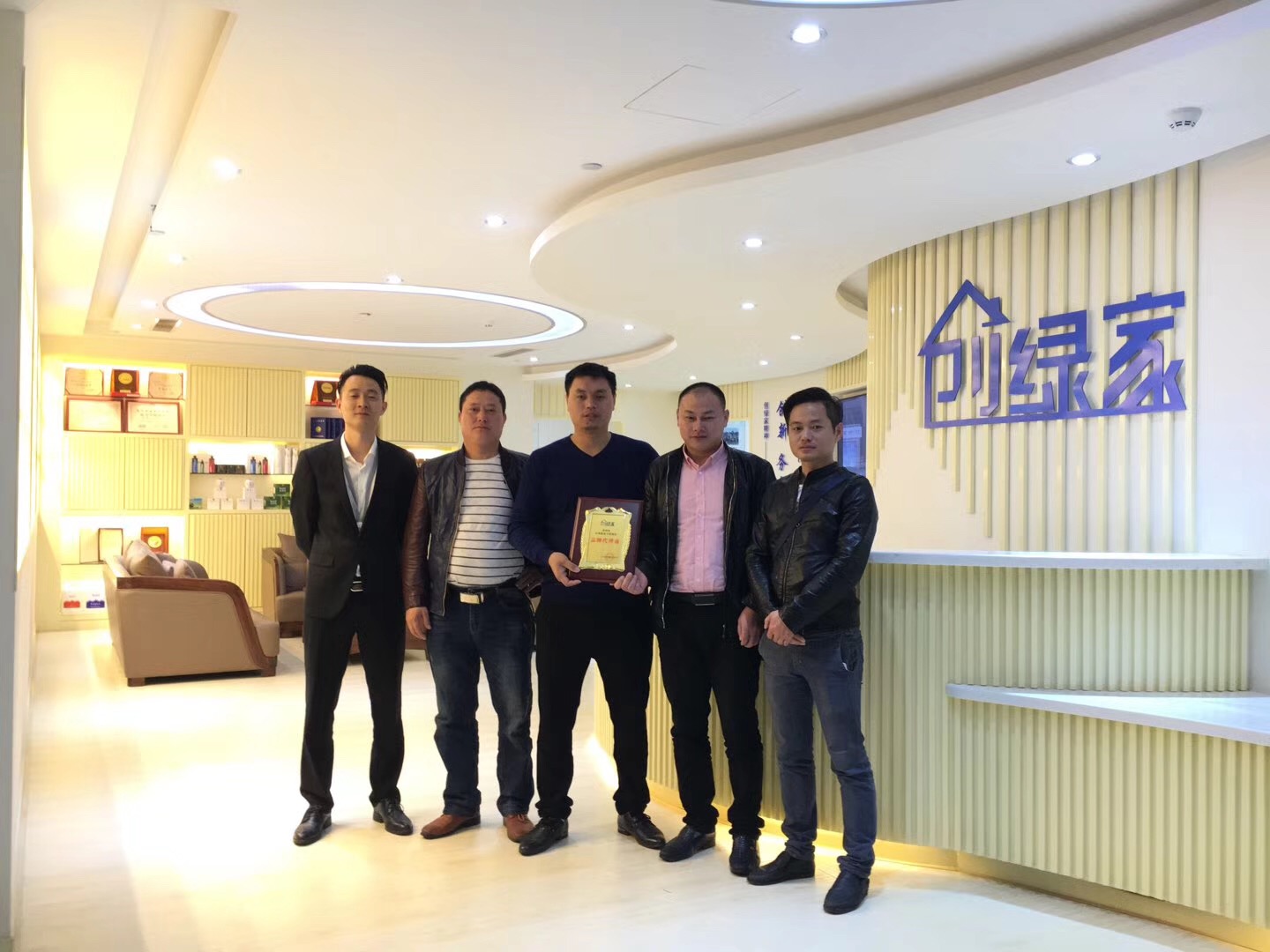 熱烈祝賀周總簽約創綠家鷹潭市區級代理！