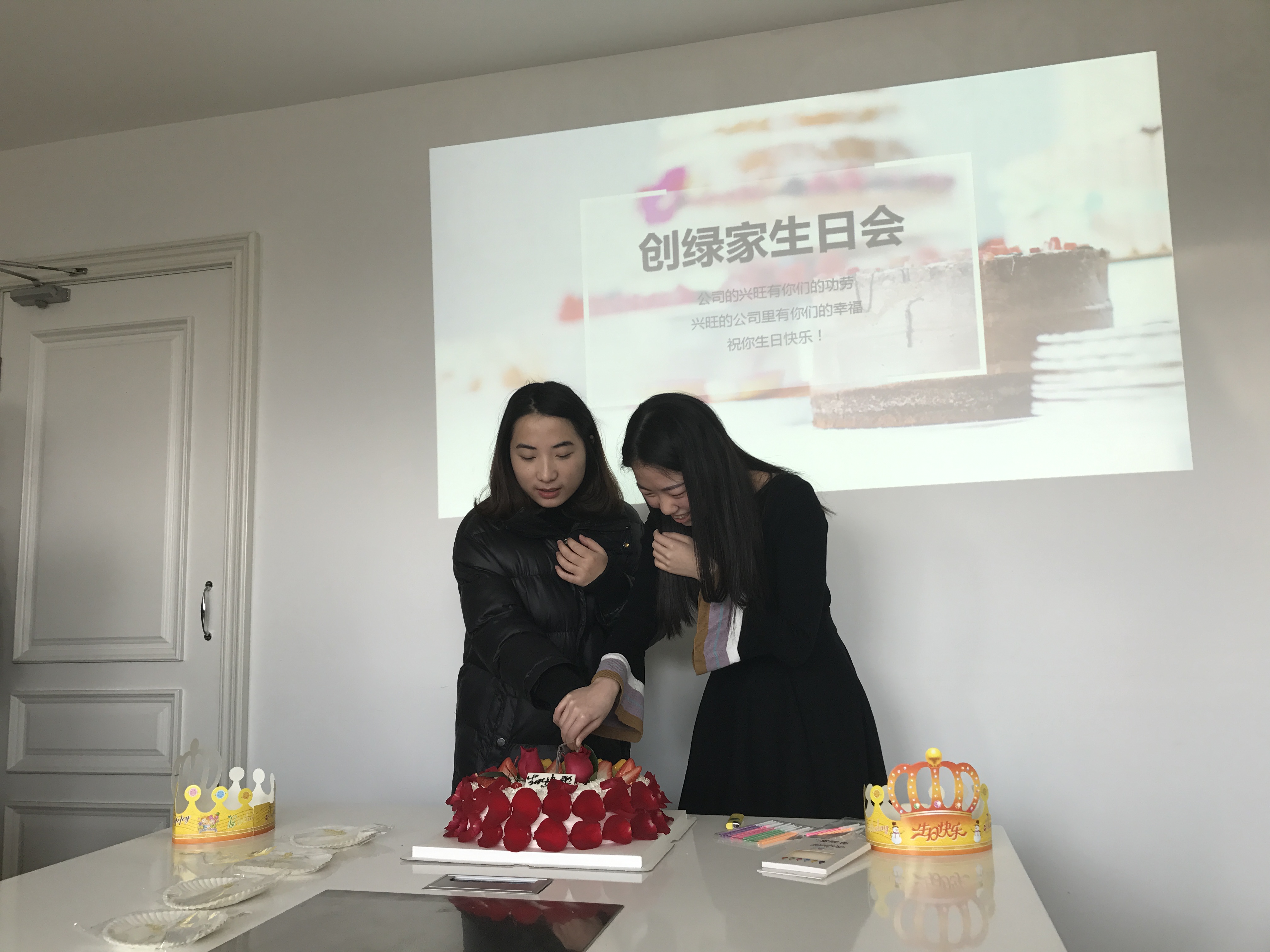 【1月生日會】本月壽星只有美少女，拍圖拍到小編手機內存不夠啦！