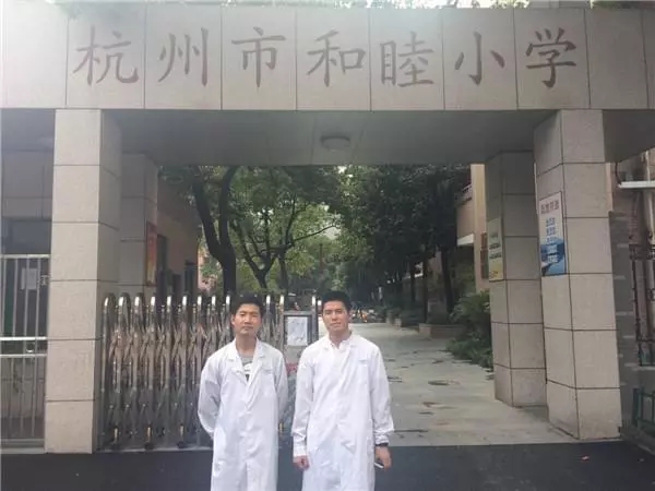 開學(xué)倒計(jì)時(shí)，學(xué)校除甲醛讓熊孩子們?cè)獨(dú)鉂M滿迎接新學(xué)期！