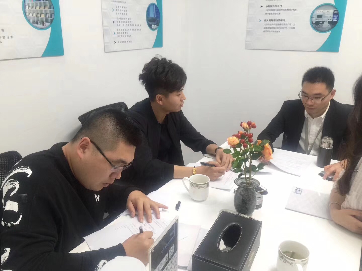 熱烈祝賀李總、王總簽約創綠家鞍山市區級代理！