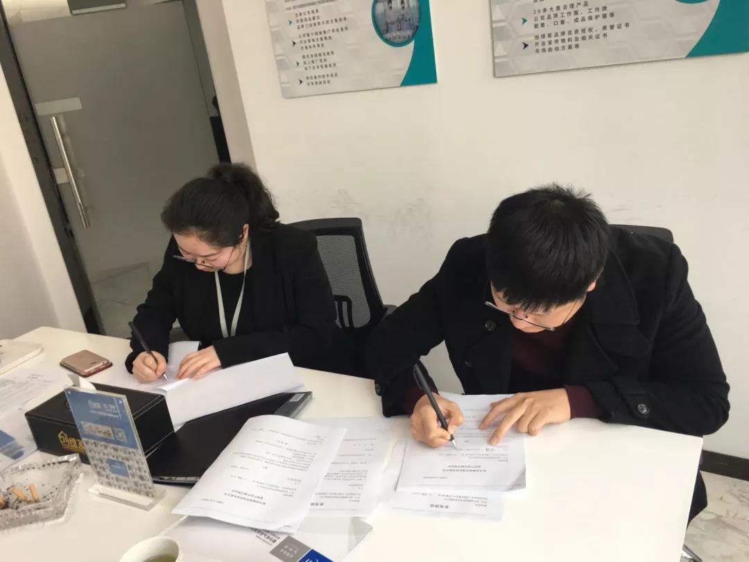 熱烈祝賀劉總、褚總簽約創綠家浙江省臺州市縣級代理！