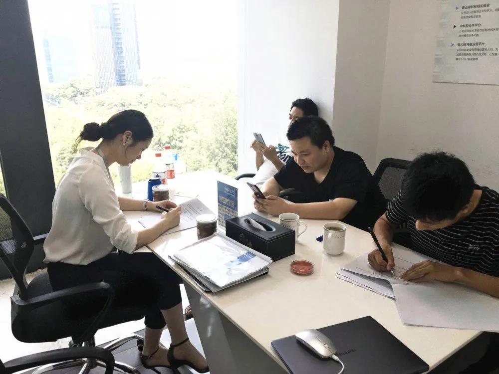 熱烈祝賀余總曾總簽約創(chuàng)綠家浙江省衢州市區(qū)級代理！