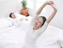 南京美女睡了10年的床墊，掀開后把全家人都嚇傻了……