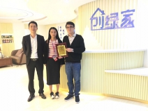 熱烈祝賀陳總夫婦簽約創綠家紹興市縣級代理！
